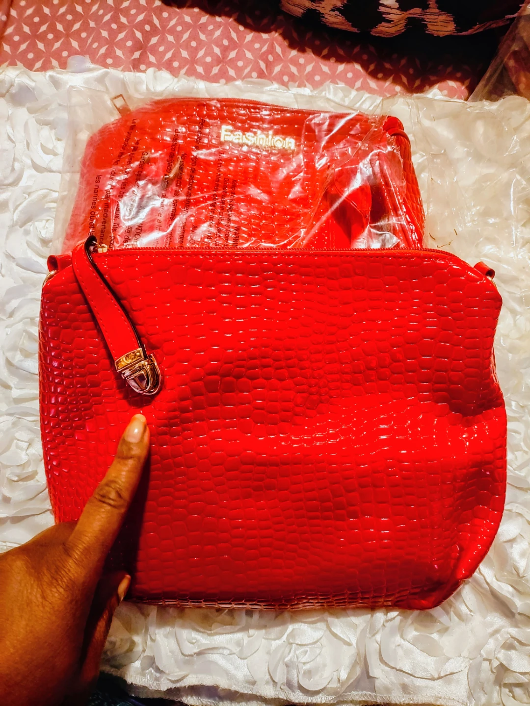 🏆 Red 3 piece Crocodile Textured Wallet and Handbag Set - photo 2