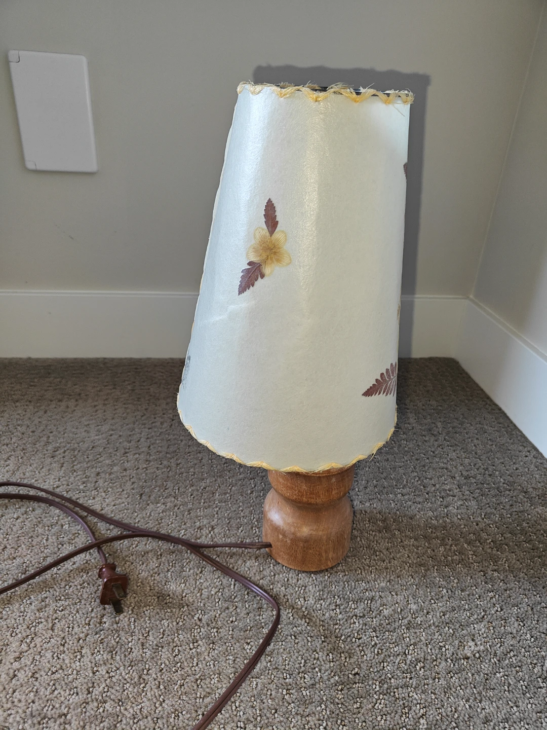 Vintage Dornbusch Pressed Leaf Shade & Wooden Table Lamp - photo 2
