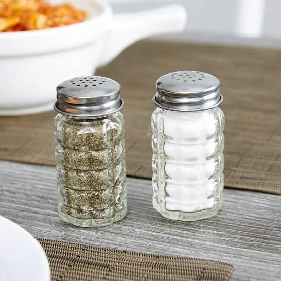 🏆 Glass Salt and Pepper Shakers Set
