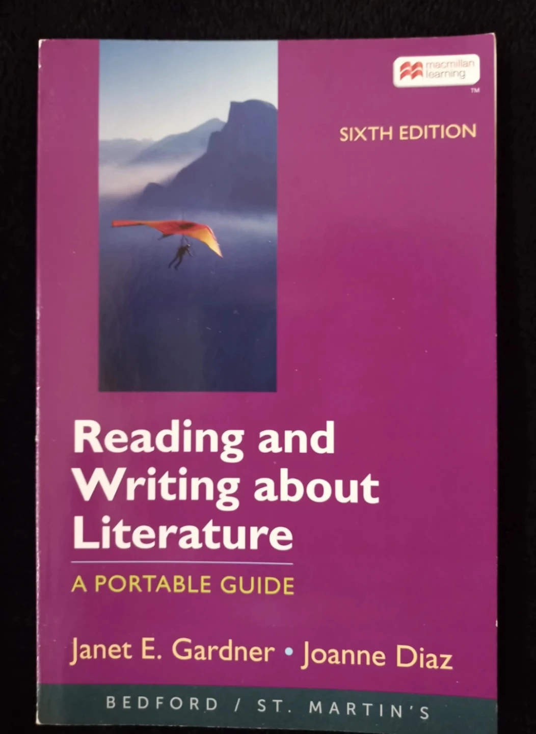 🧡Reading and Writing about Literature 6th Edition