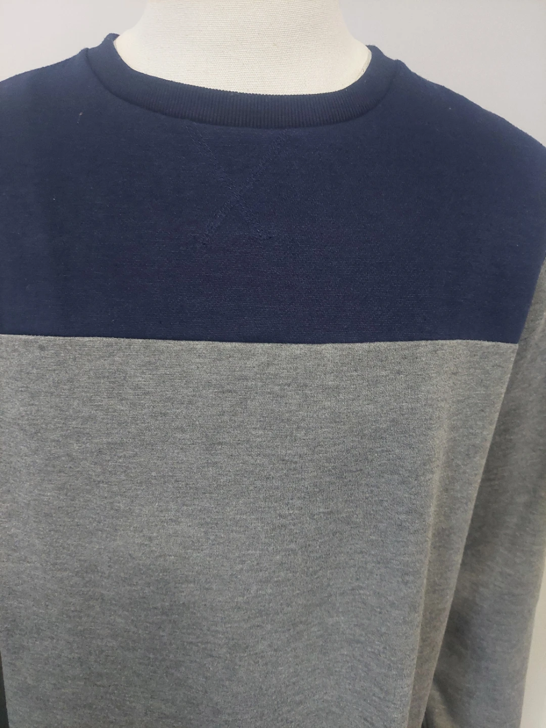 NWOT Urban Heritage Color Block Crewneck Sweatshirt - Medium  🏆 - photo 4
