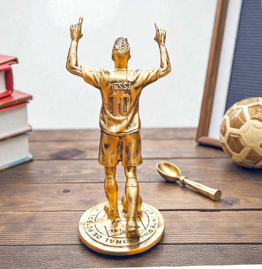 Lionel Messi Golden Trophy Figurine - photo 2