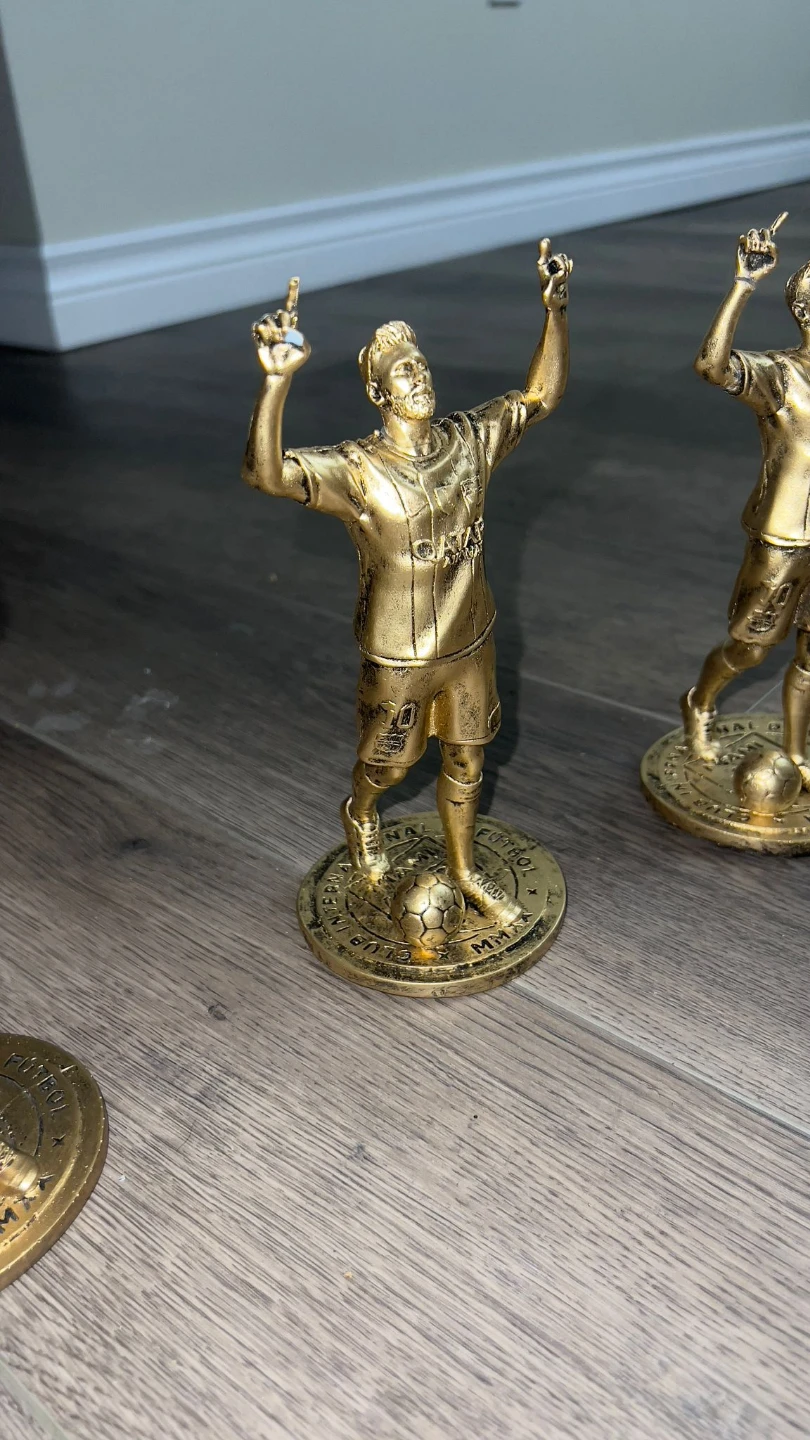 Lionel Messi Golden Trophy Figurine - photo 3