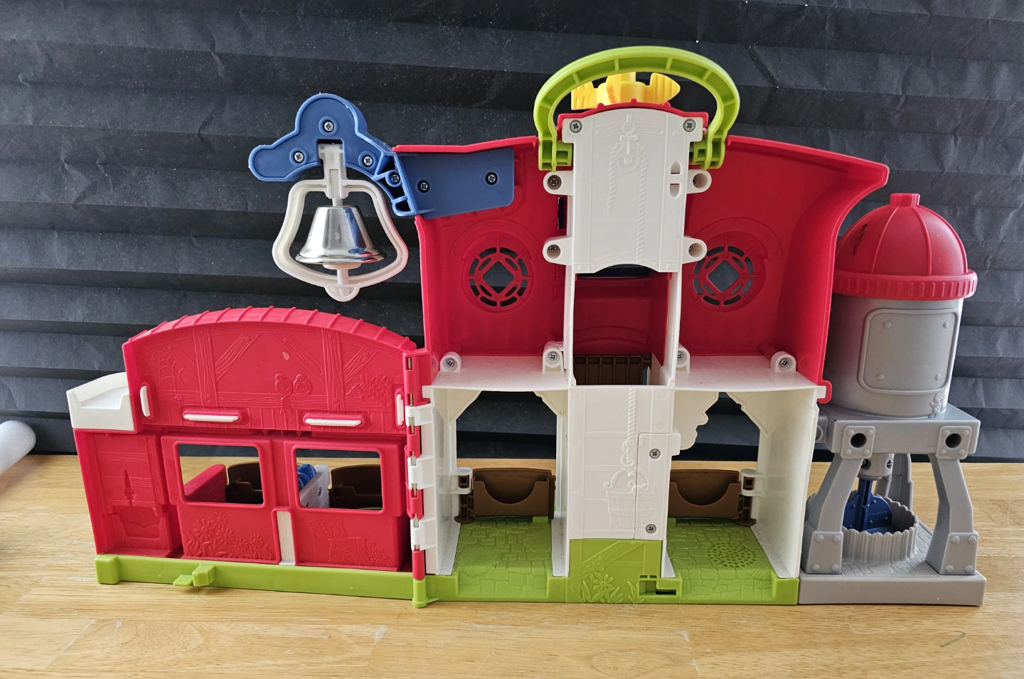 Fisher-Price Little People Farm Play Set  ( Bathurst and Finch) - photo 2