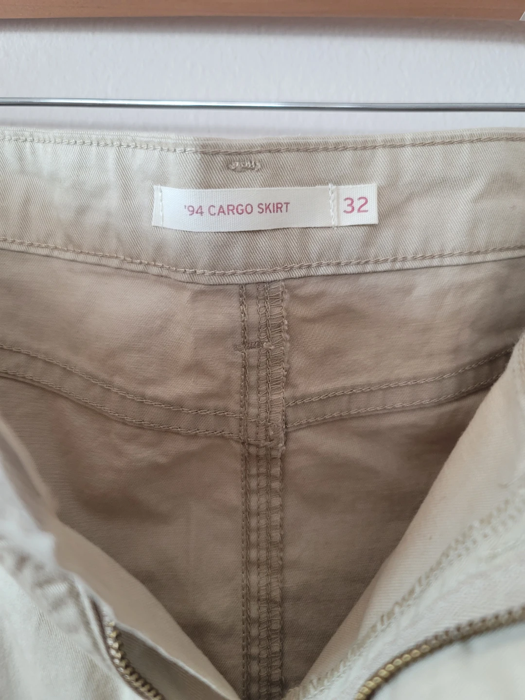 Levi’s '94 Cargo Twill Mini Skirt in Safari Tan Sz 32 NWT Cotton - photo 2