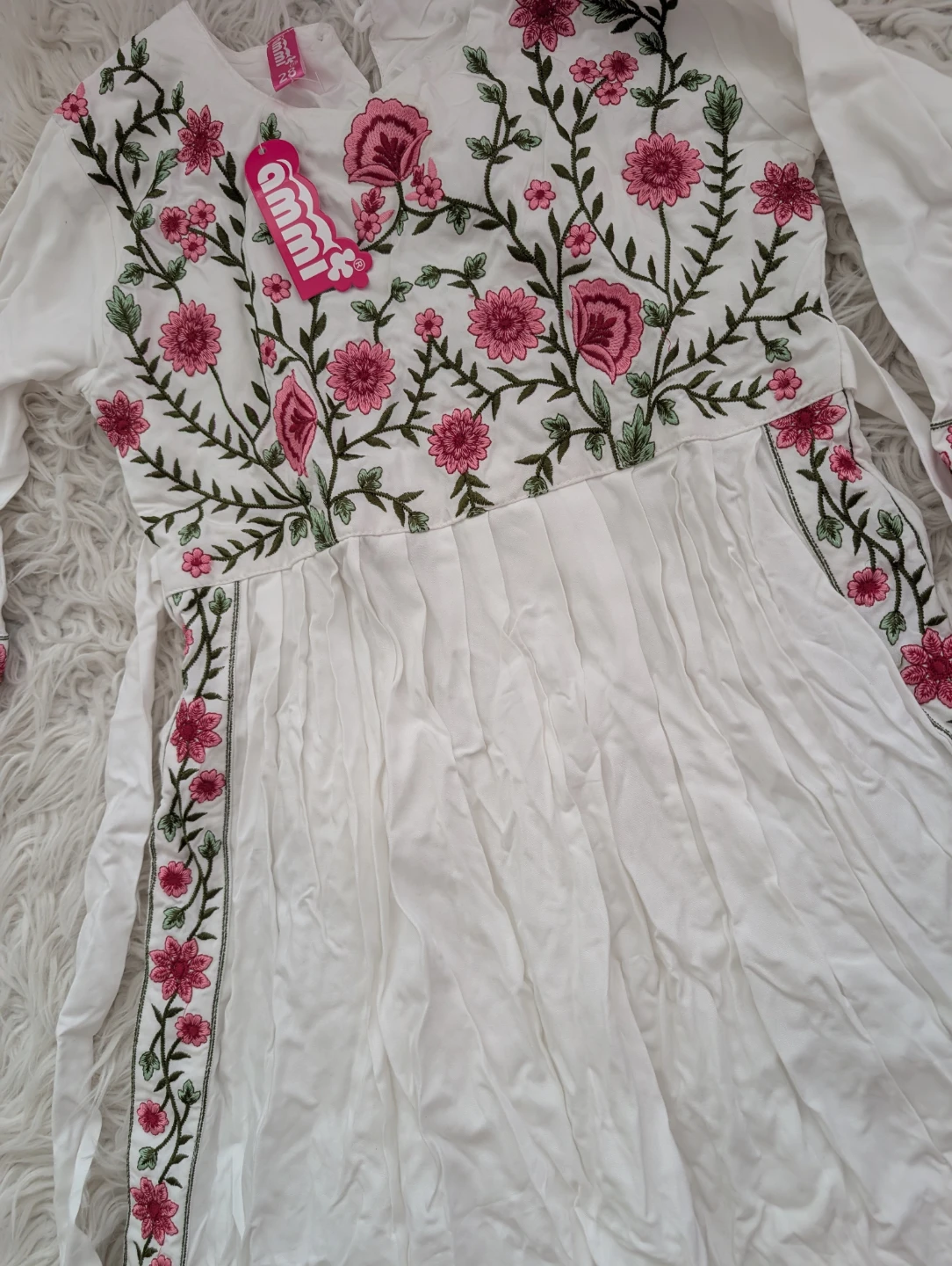 BNWT White Embroidered Kurti and Pants Set - photo 2