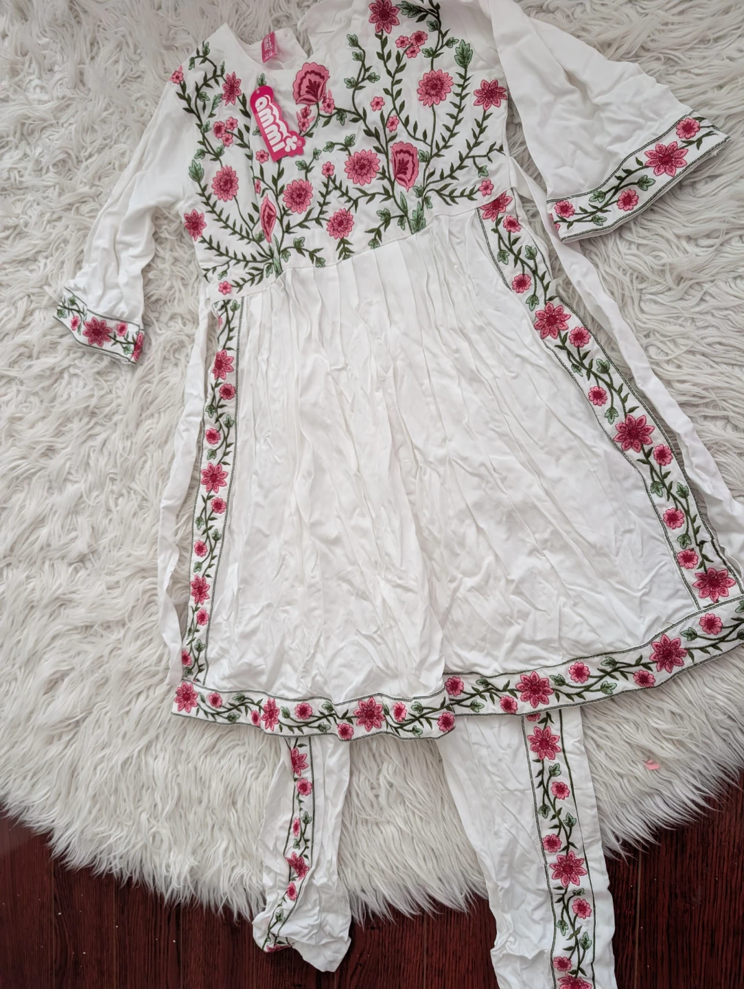 BNWT White Embroidered Kurti and Pants Set - photo 5