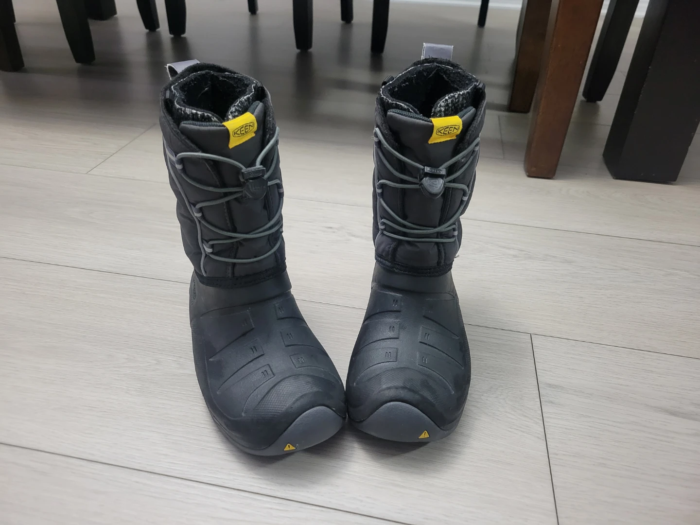 KEEN Waterproof Winter Boots Size 3 & 4Youth - photo 3