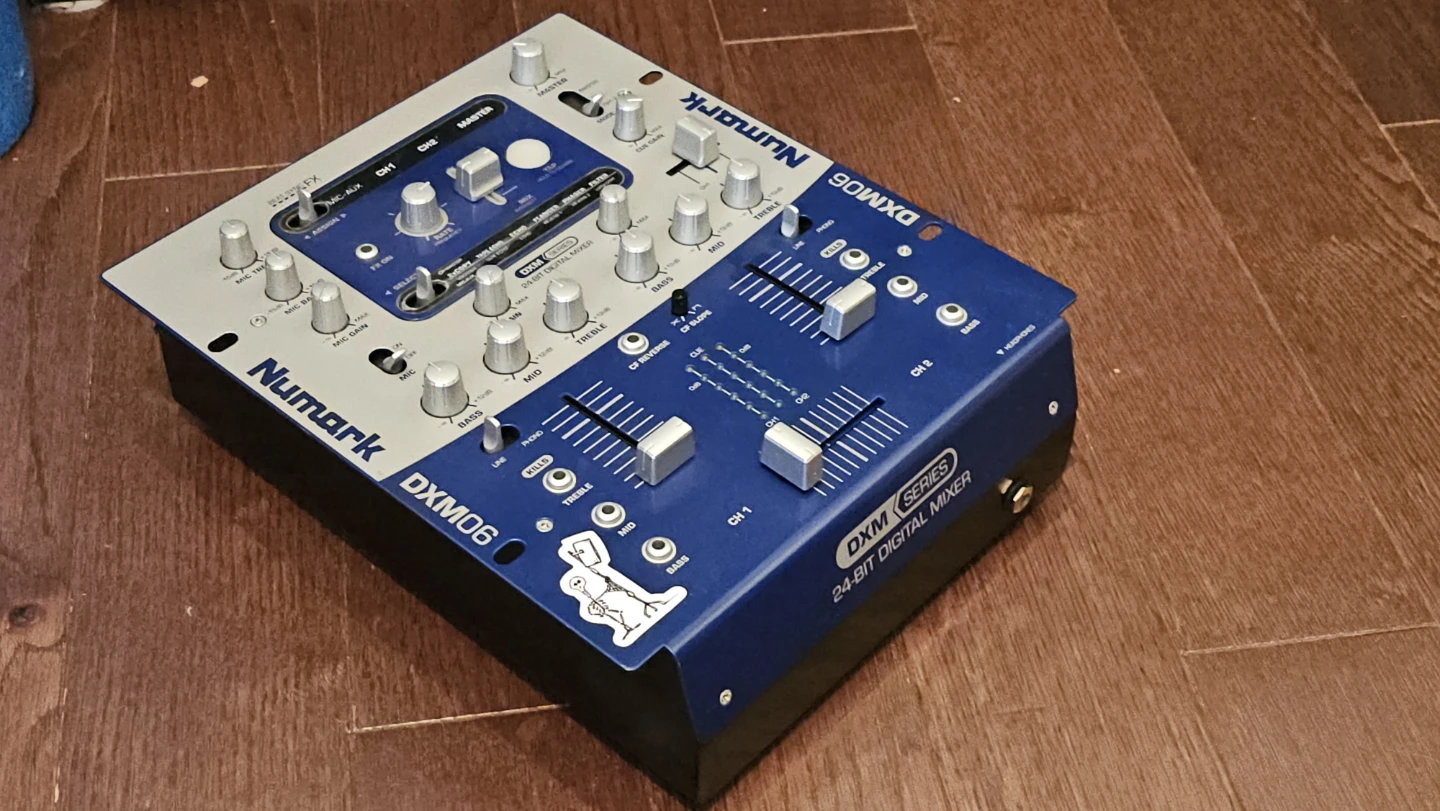 Numark DXM06 24-Bit Digital DJ Mixer