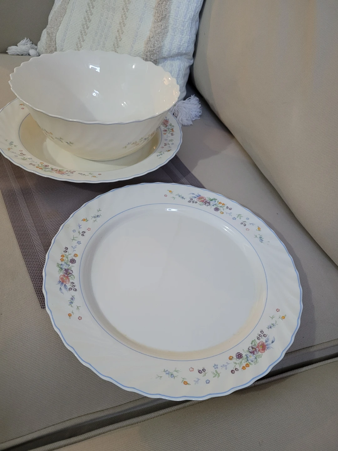 Arcopal France Floral Dinner Plate and Serving Bowl - photo 5