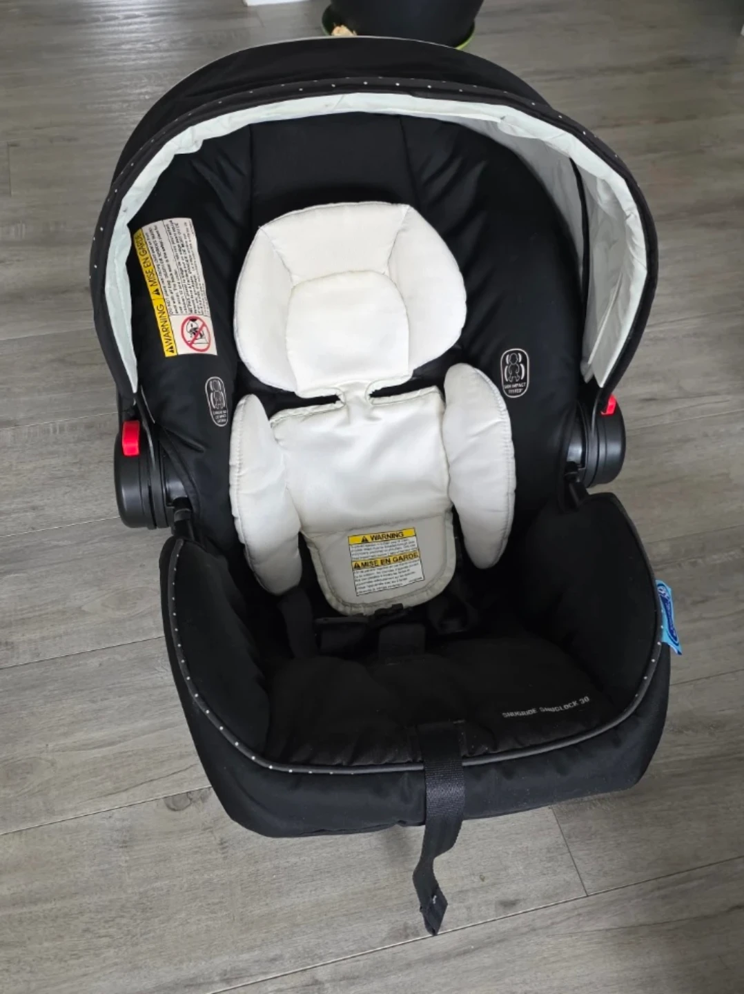 Graco SnugRide SnugLock 30 Infant Car Seat and Base