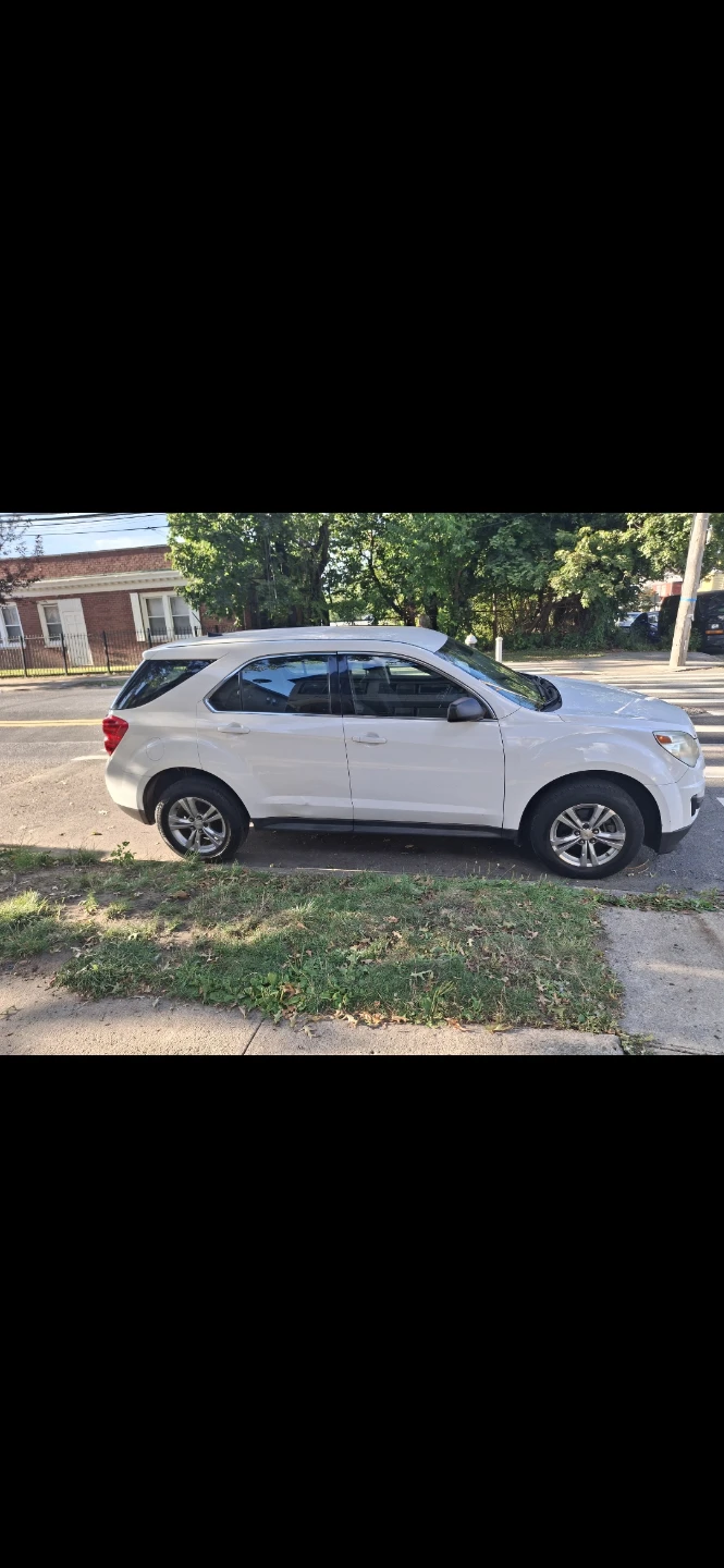 White Chevrolet Equinox - photo 4