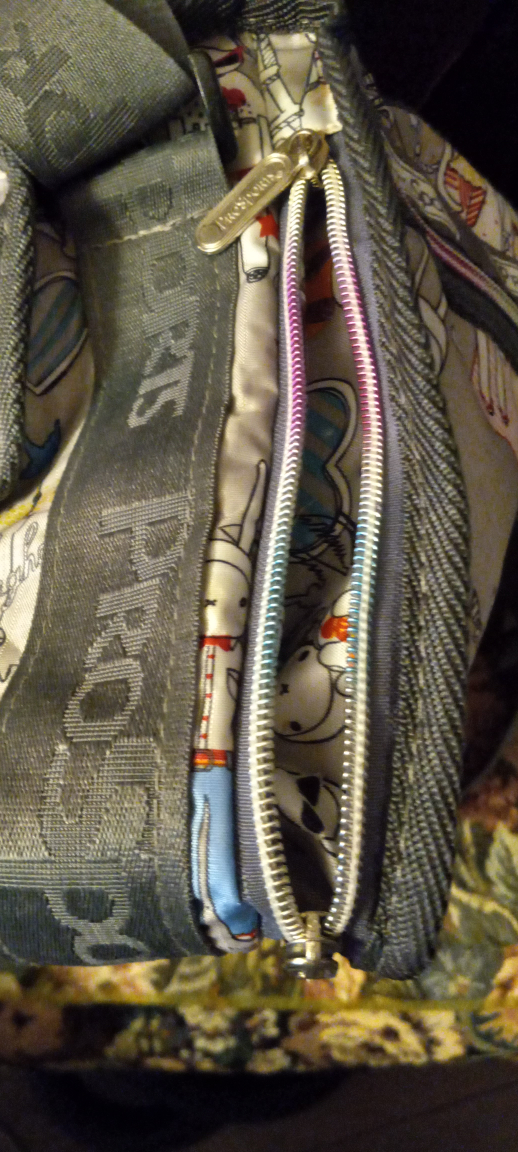 LeSportsac Carry All lightweight Bag - photo 3