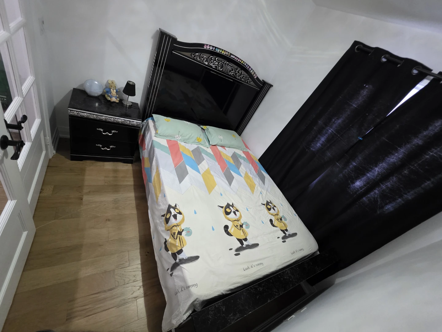 Sofa set , dining table, queen bed , double bed , Dresser - photo 5