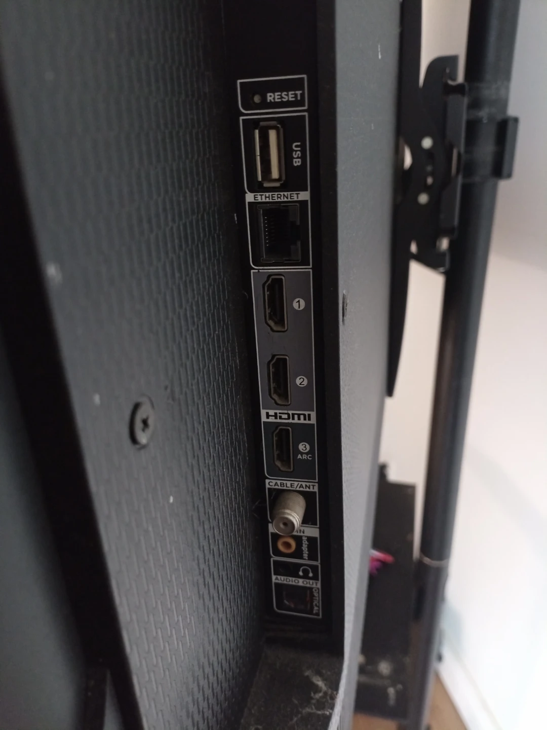 TLC 65 inch TV - photo 4