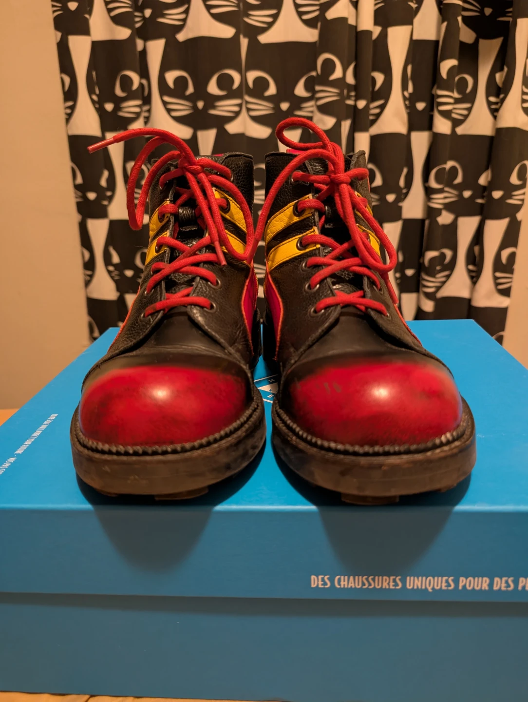 Fluevog Whitty Size M7/W9 in Excellent Condition