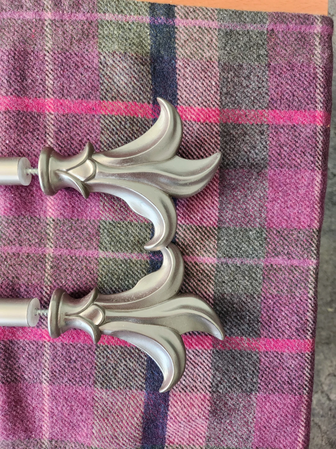 Curtain Rod with Decorative Finials