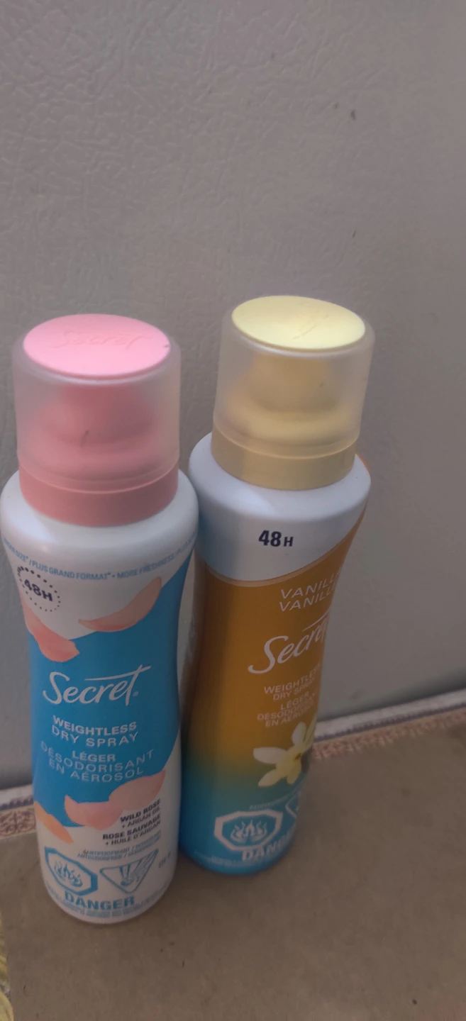 Secret Weightless Dry Spray Antiperspirant (Wild Rose & Vanilla)