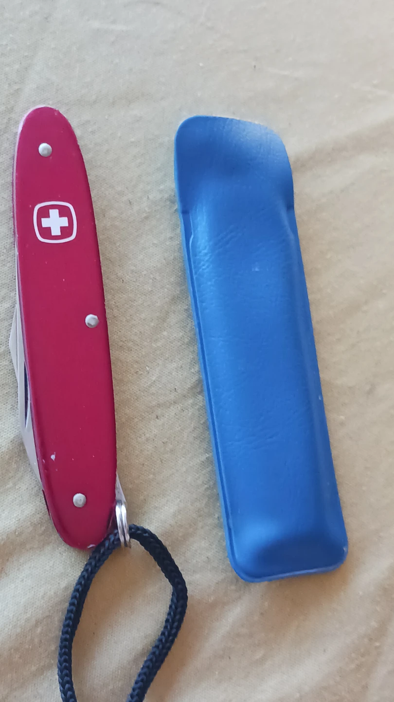 Wenger Red Swiss Army Knife with Sleeve - photo 2