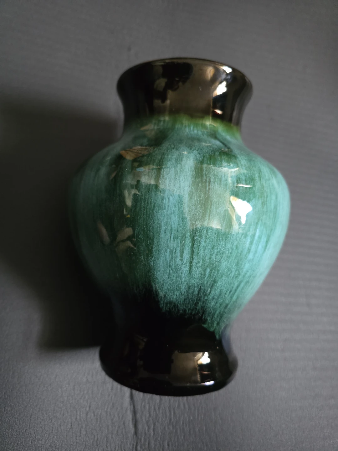 Green Drip 8" Glaze Ceramic Blue Mountain Vase read desc. - photo 2
