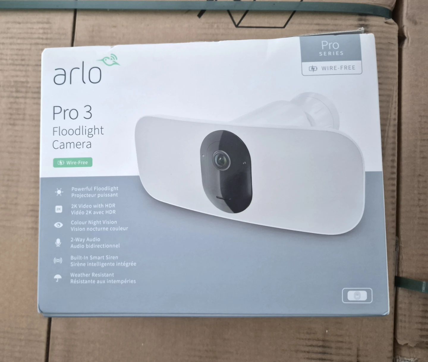NEW Arlo Pro 3 2K Floodlight Security Camera