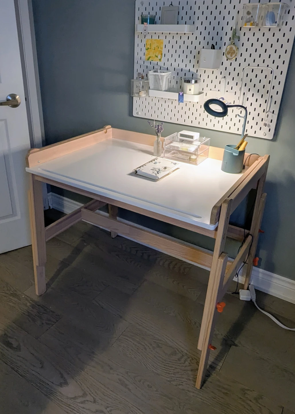 Adjustable Height Kids Desk - photo 2