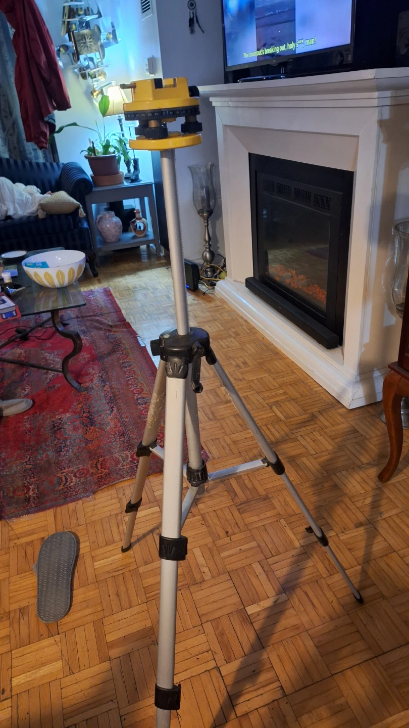 Surveyor's Tripod with Level - photo 4