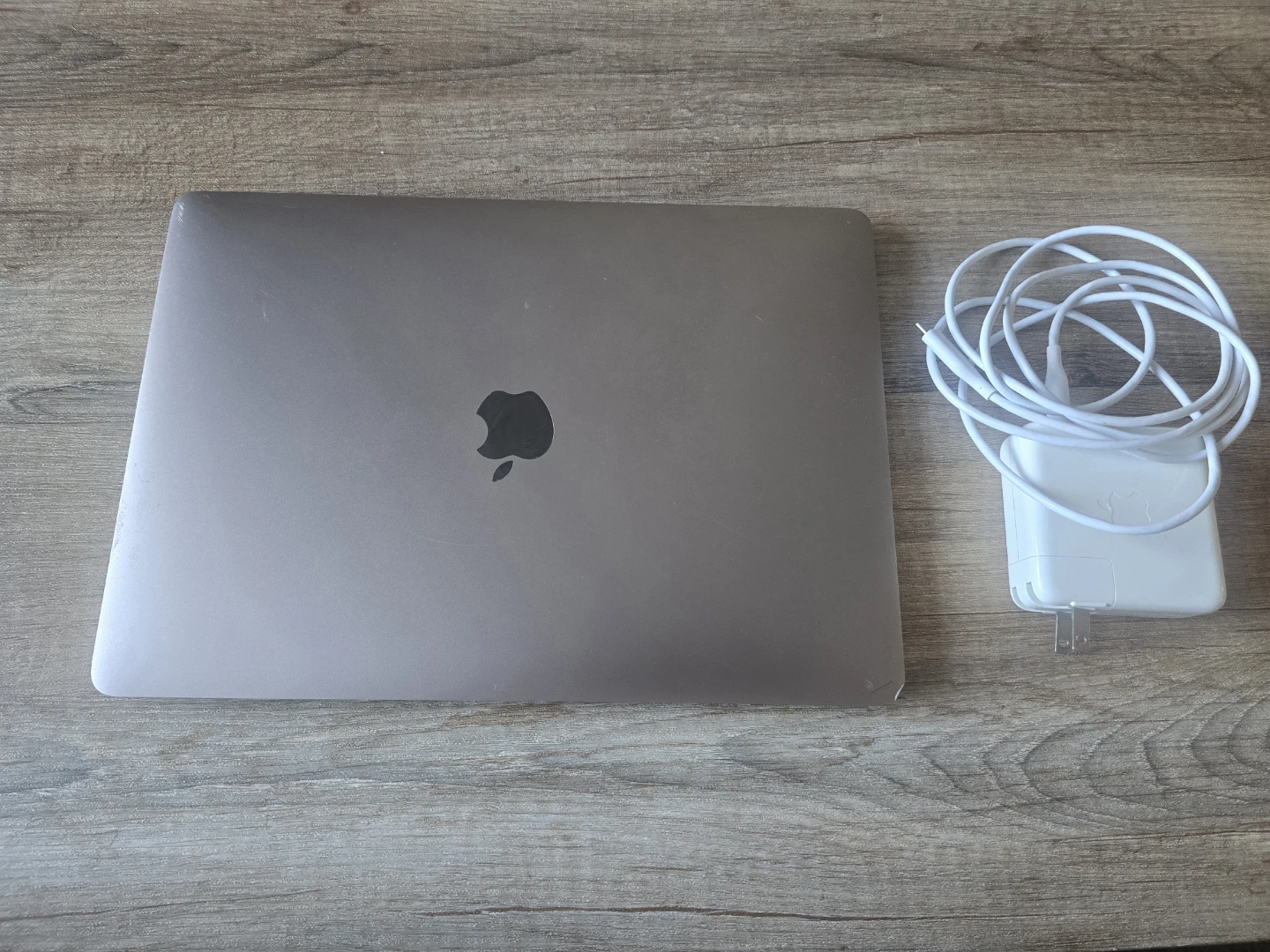 2017 MacBook pro 13 - inch 8+256GB