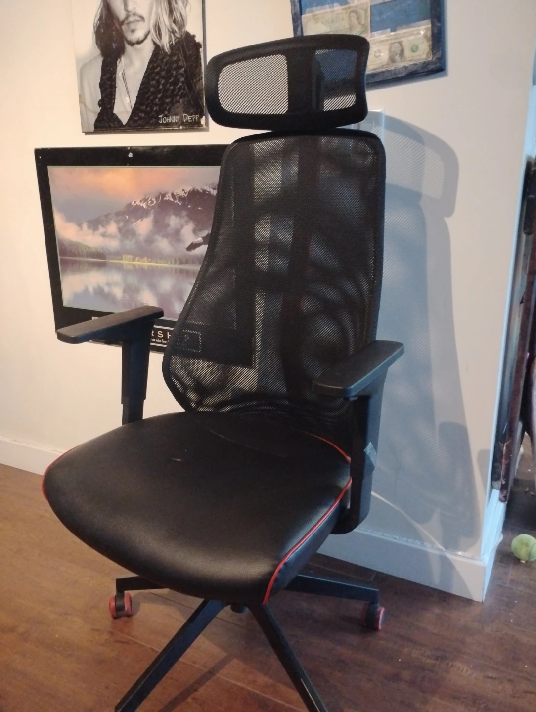 Black Ergonomic Mesh Office Chair with Headrest