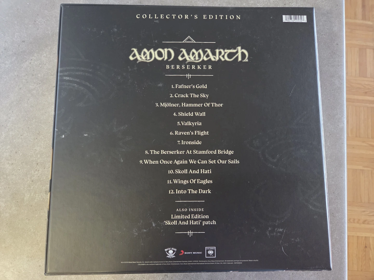 Amon Amarth Berserker Collector's Edition Vinyl with Shield - photo 5