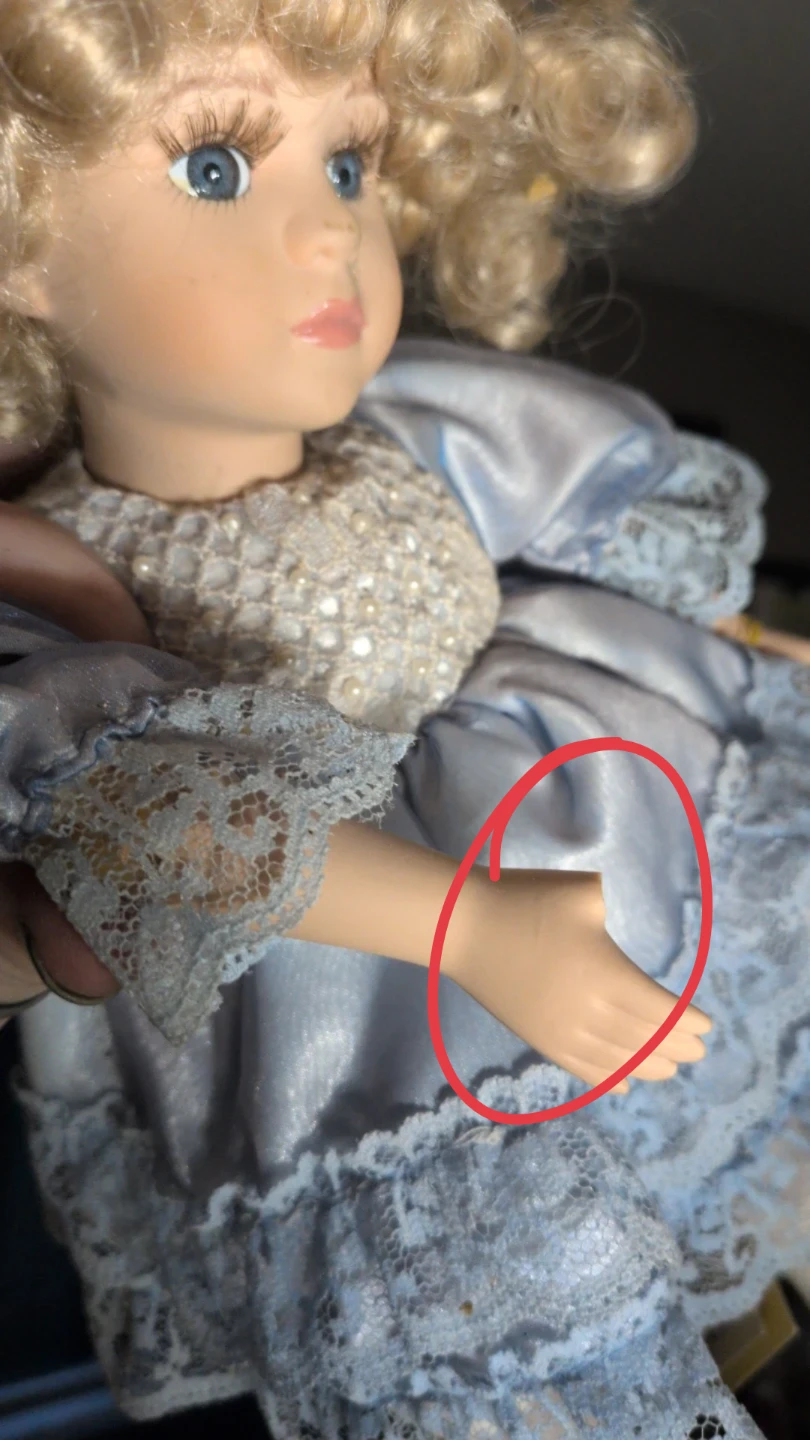 Musical Porcelain Doll - with winding music box - photo 4