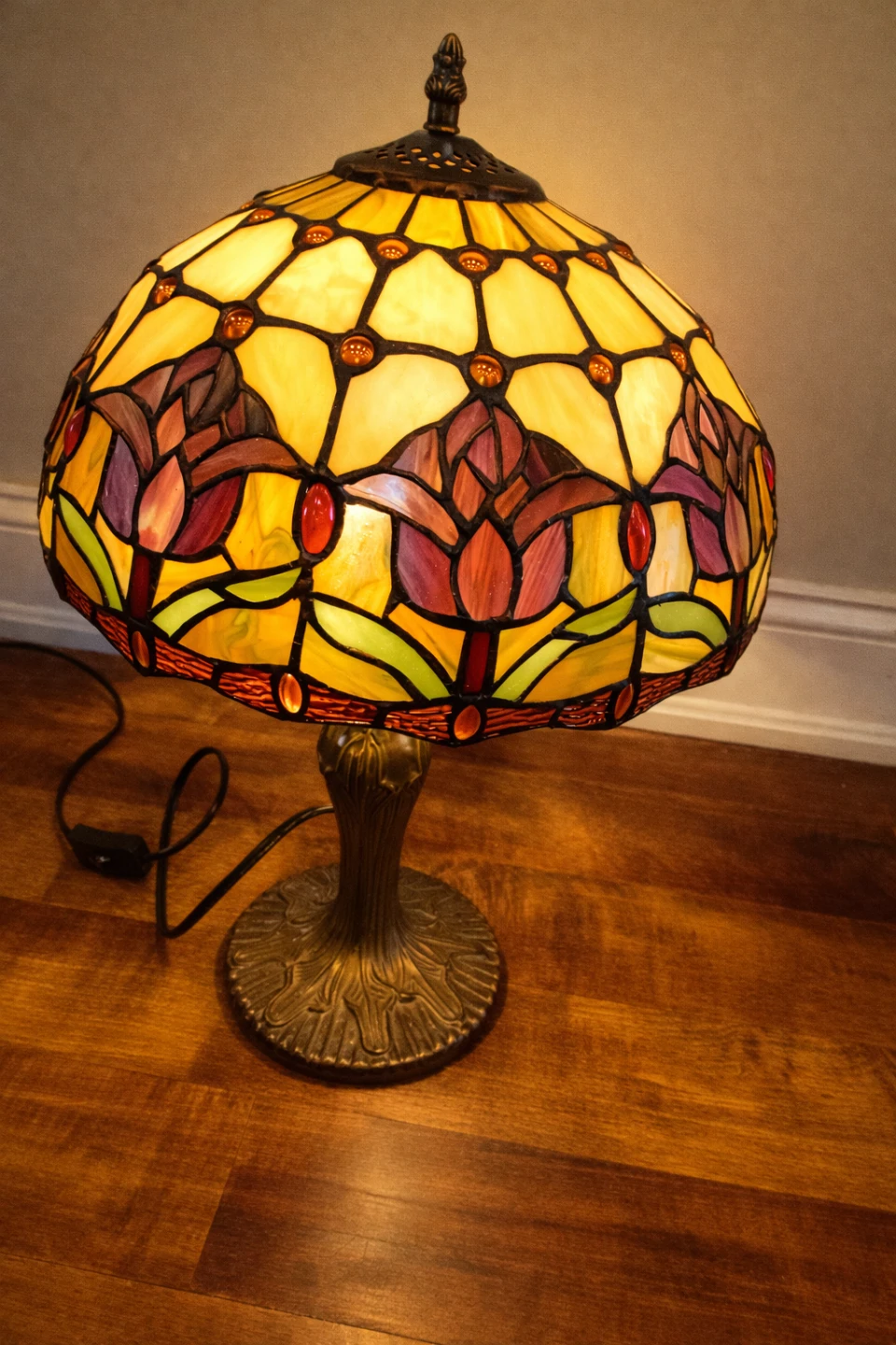 Tiffany Style Stained Glass Table Lamp
