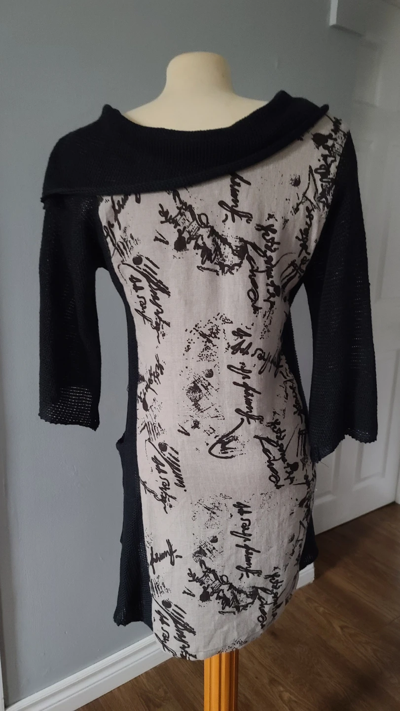 Artsy Script Tunic Dress - Knit Side Panels - Small 🏆