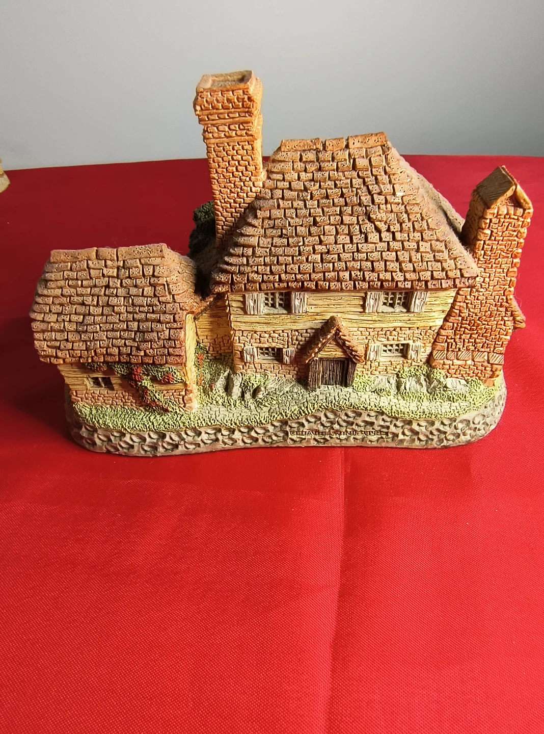 David Winter Kent Cottage Ceramic Figurine - photo 5