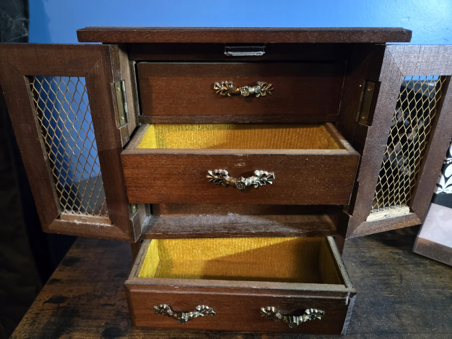 Wooden Jewelry Box - photo 2