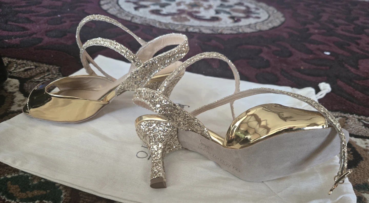 Movimiento Gold Glitter Heels