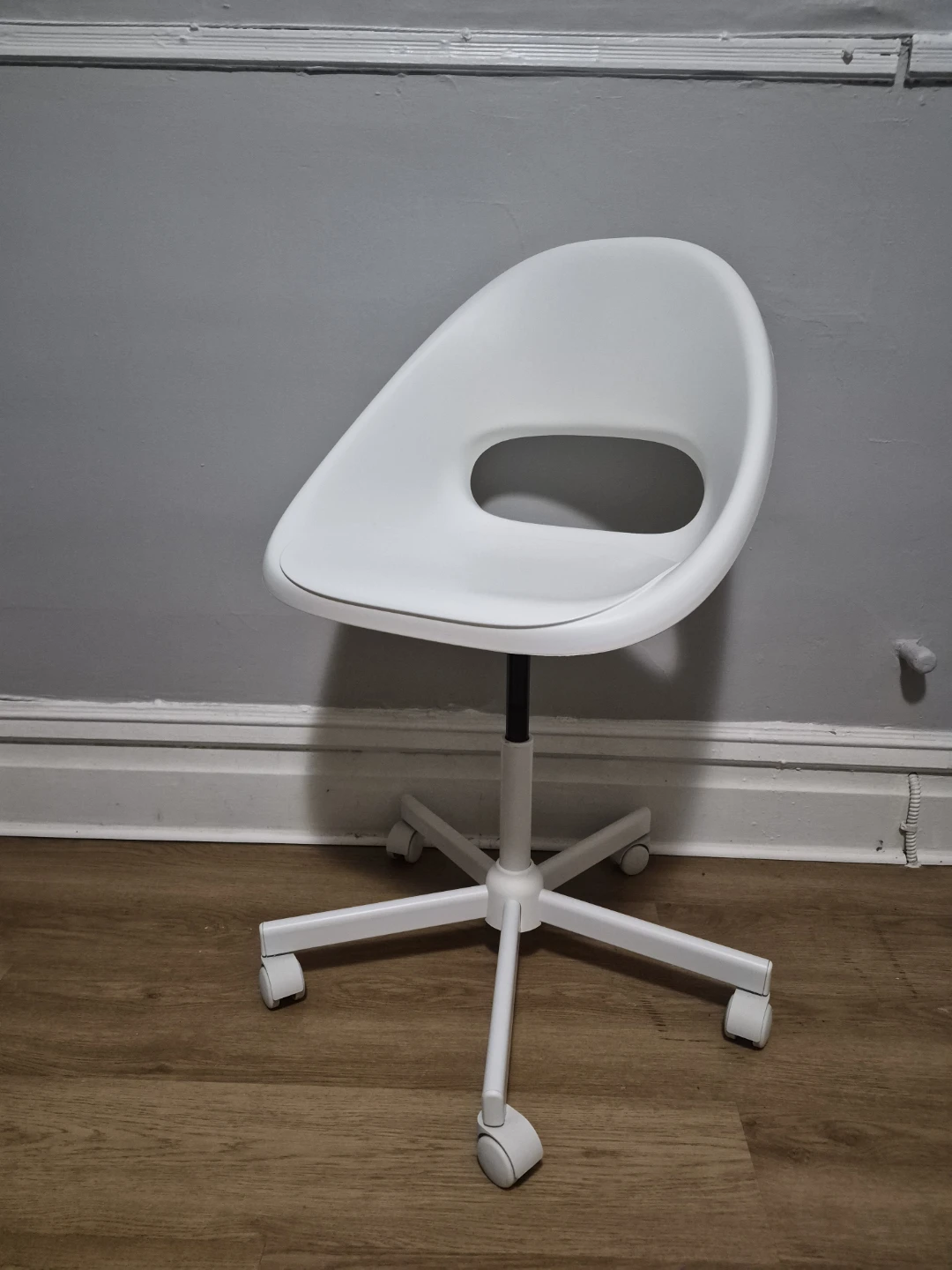 IKEA White Swivel Office Chair - photo 2