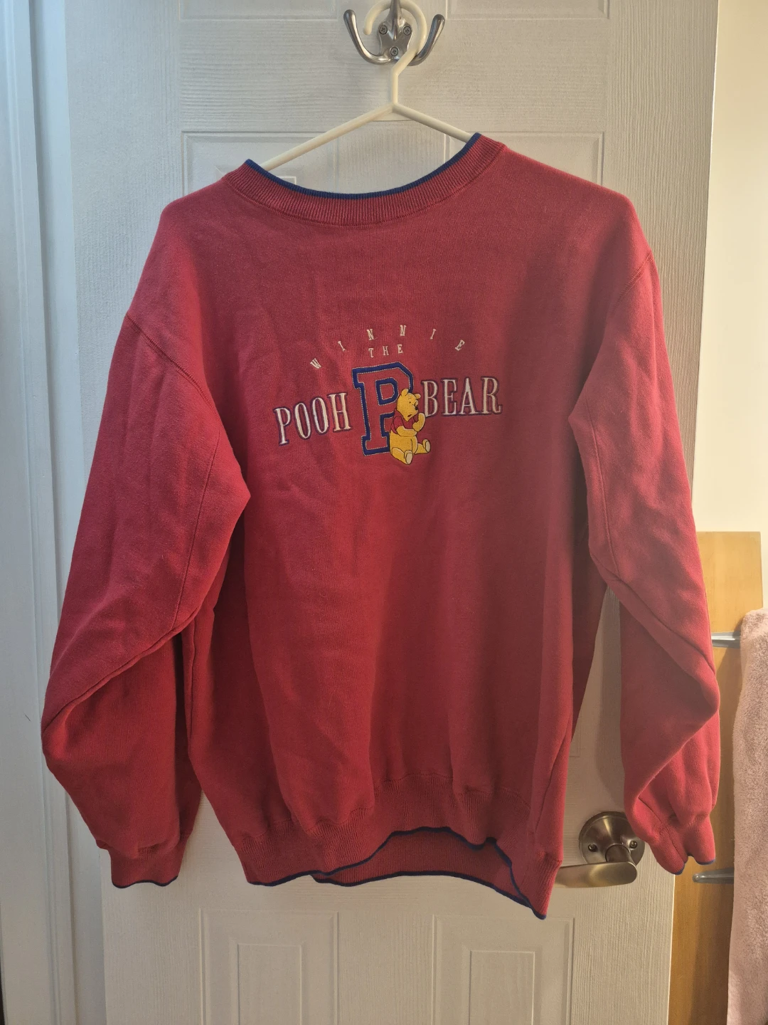 Vintage "Winnie the Pooh" Sweatshirt - Size L