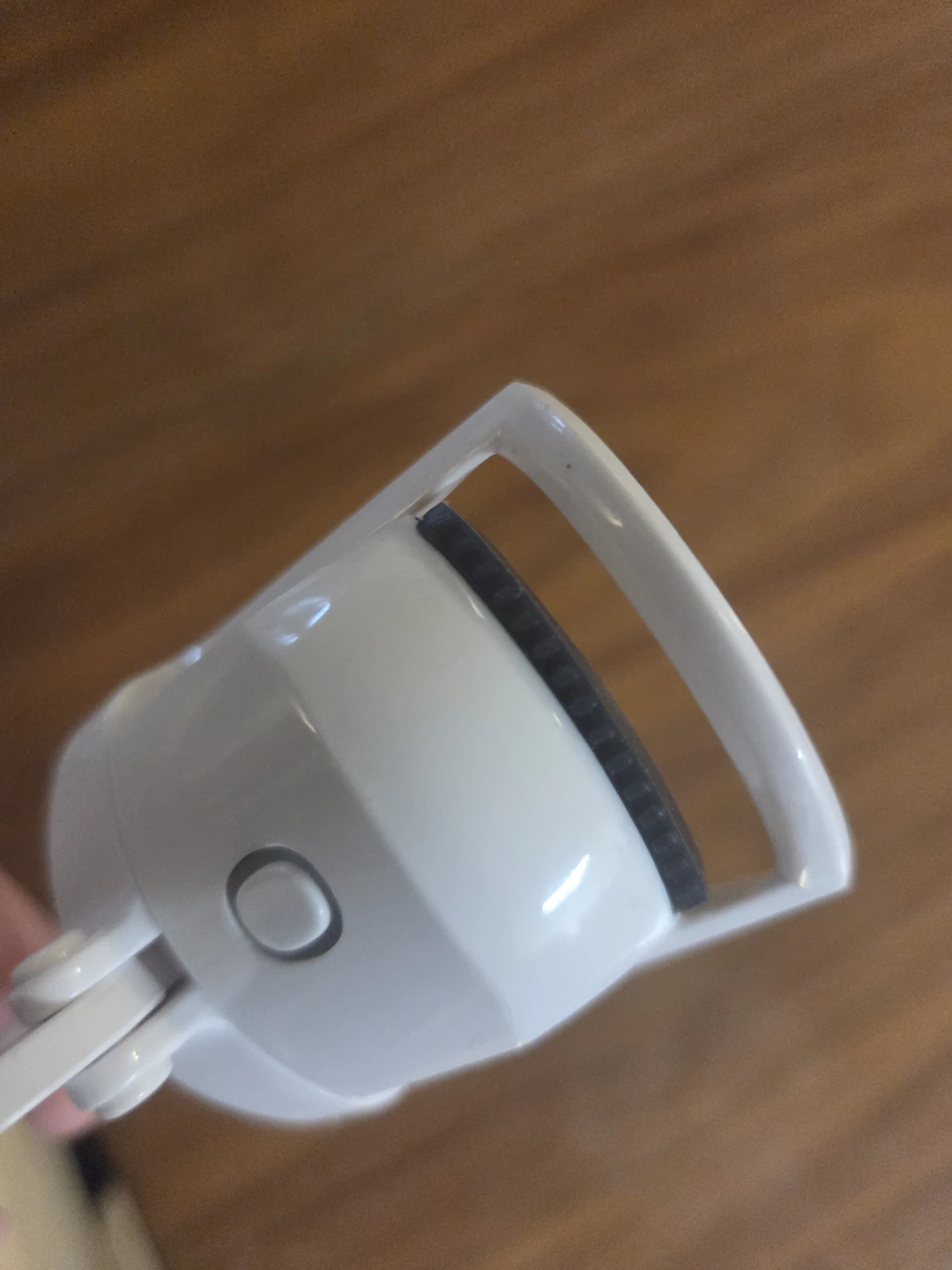 White Electric Eyelash Curler - photo 2