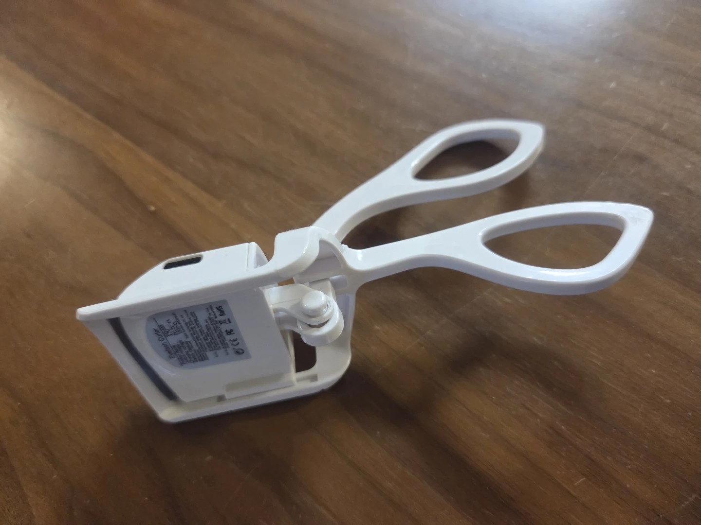 White Electric Eyelash Curler - photo 3