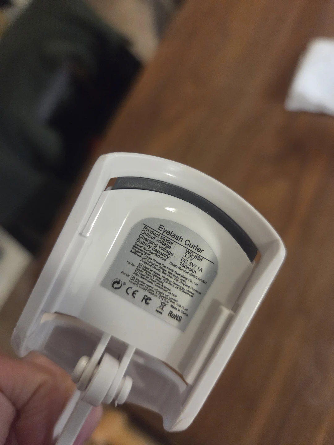 White Electric Eyelash Curler - photo 4