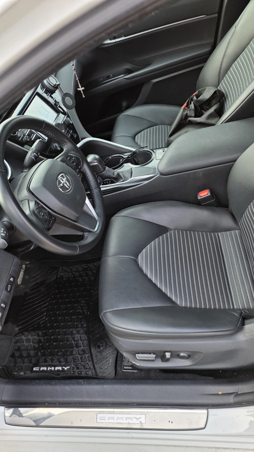 White Toyota Camry 2018 - CLEAN TITLE - photo 4