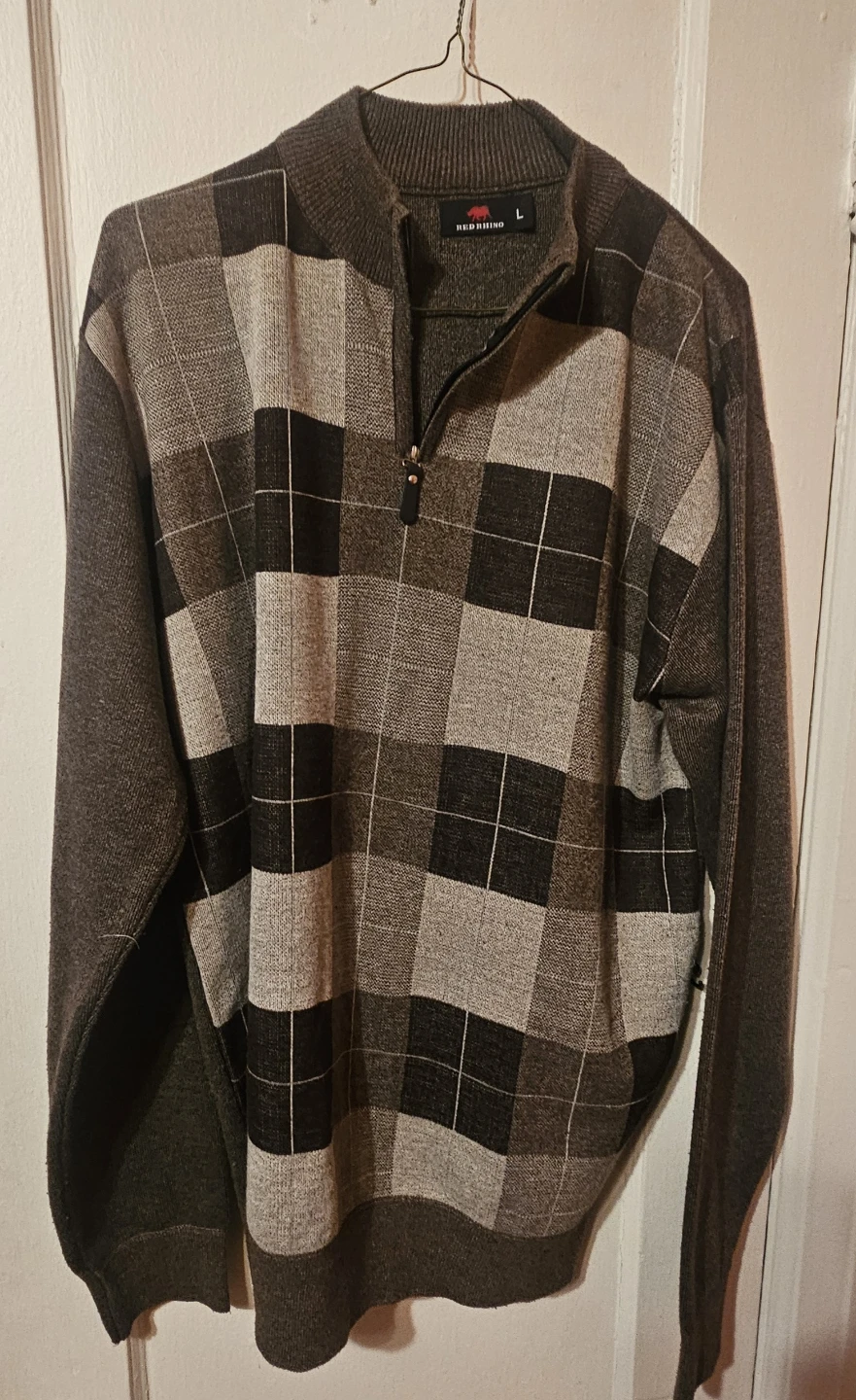 Men's sweater. Size Large.