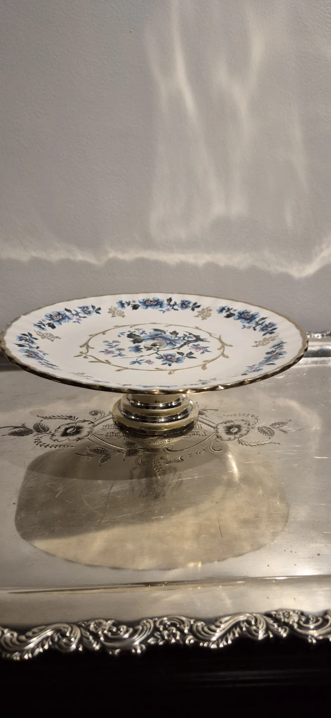 AVON & SONS Alpine White Ironstone Cake Stand