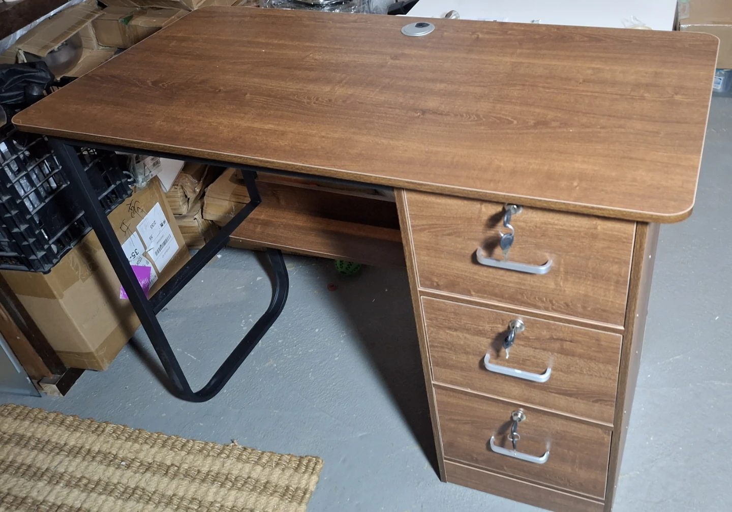 Compact desk with three locked drawers (100x50x72cm) 🏆