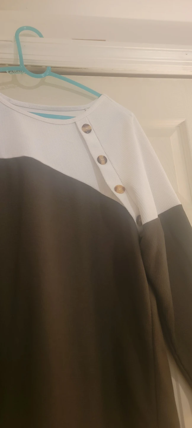 Colorblock Long Sleeve Top with Buttons - photo 3