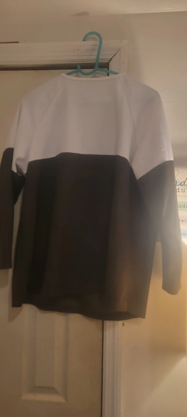 Colorblock Long Sleeve Top with Buttons - photo 4