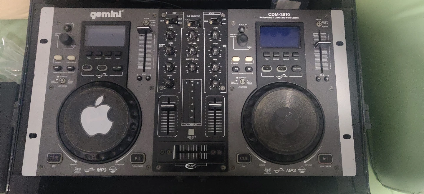 Gemini CDM-3610 Professional CD/MP3 DJ Workstation with case