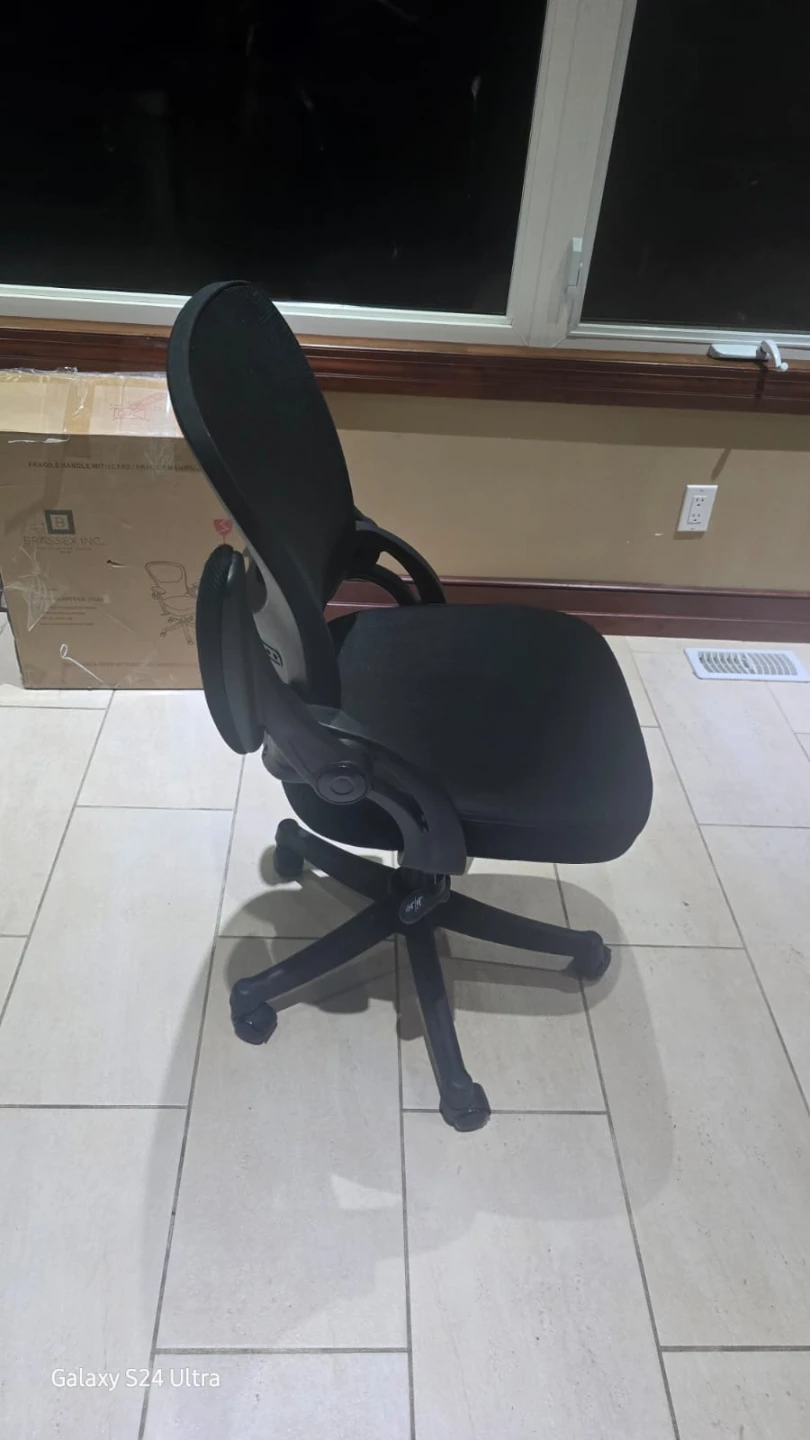 Black Mesh Office Chair - photo 2