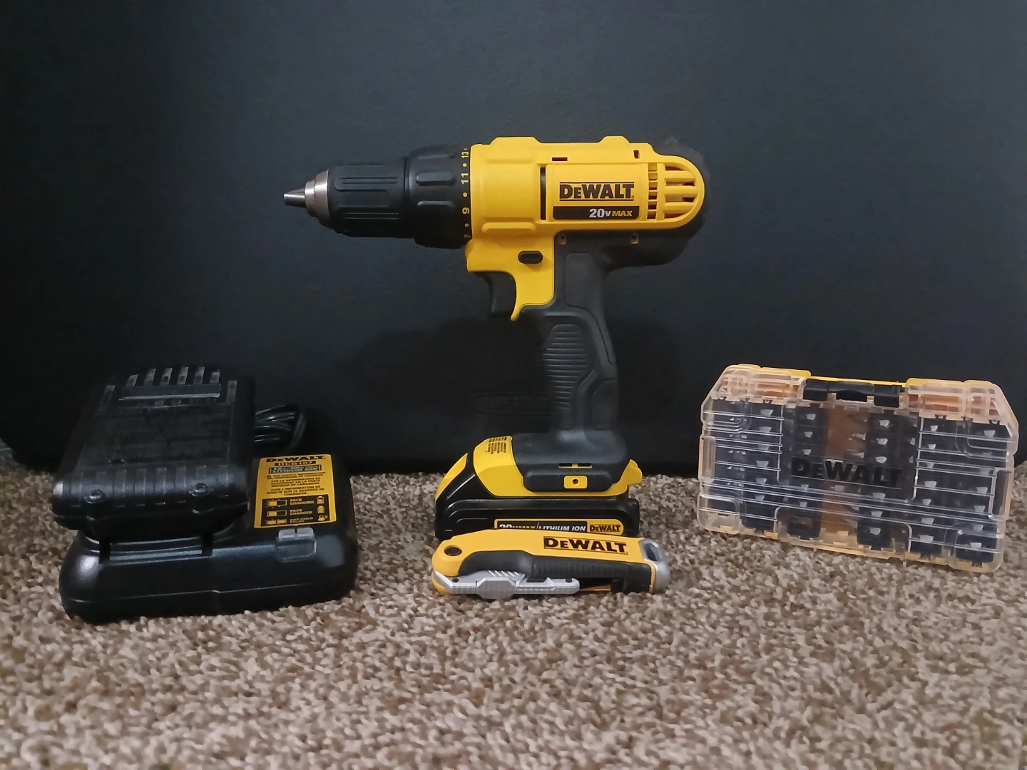 DEWALT 20V Max Cordless Drill Driver Set With Bits & Knife
